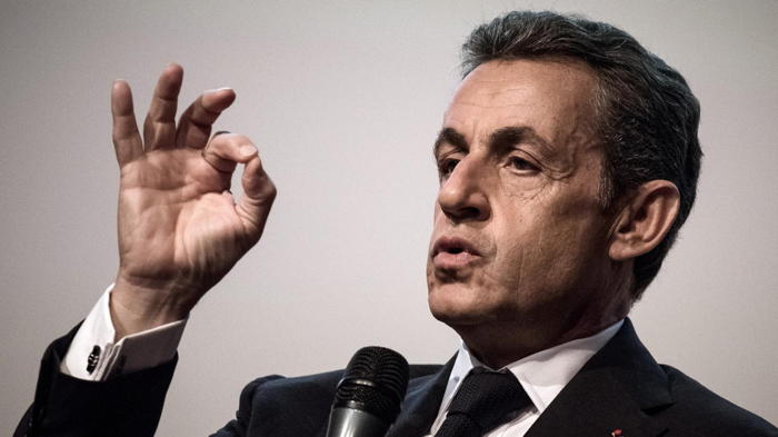 Nicolas Sarkozy flashant le 666 digital 