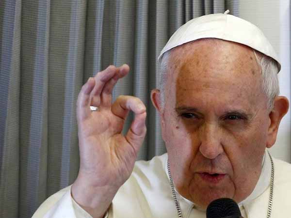 Le pape François Ier flashant le 666 digital 