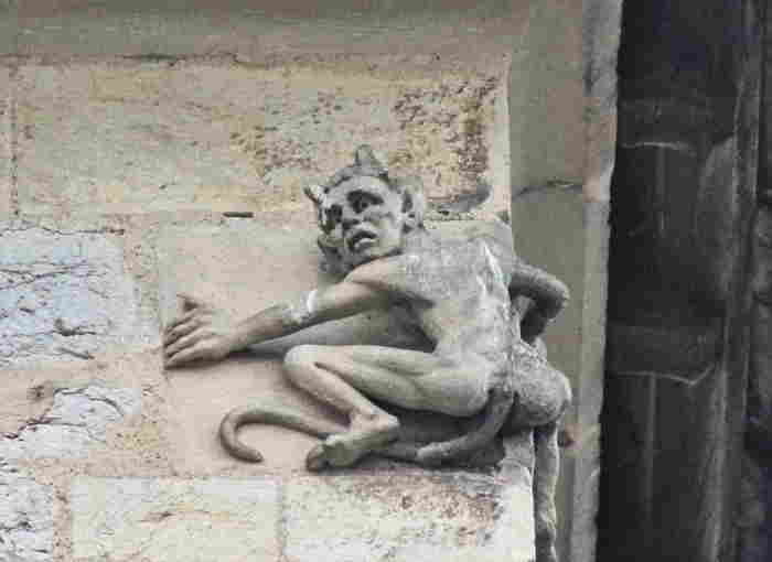 Diablotin sur une des tours du pont Valentré à Cahors