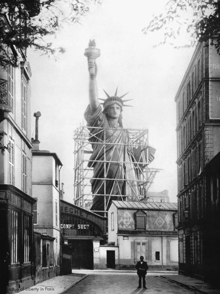 Statue de la Liberté pendant sa construction à Paris