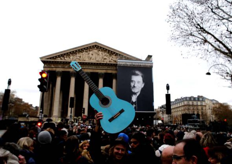 — Hommage populaire à Johnny Hallyday à La Madeleine — Paris —