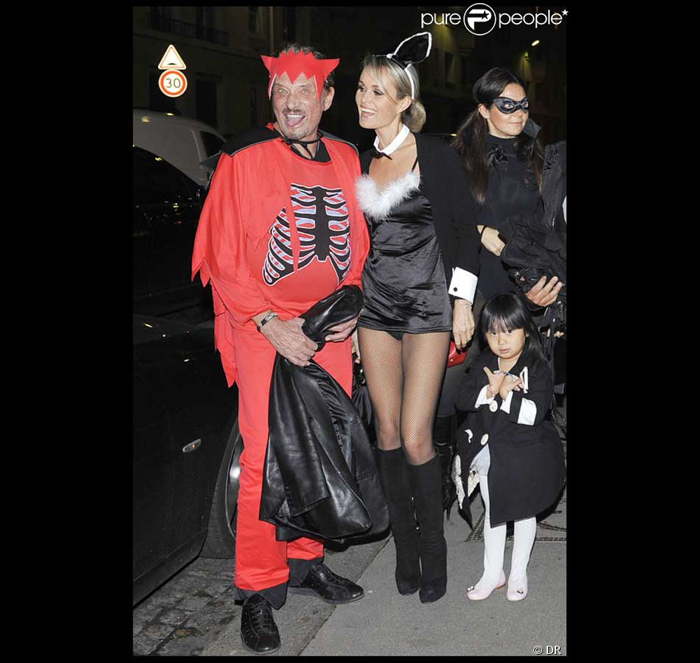 Le couple Hallyday déguisé avec leurs deux filles pour Halloween