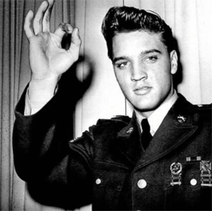 lvis Presley flashant le signal du 666 digital