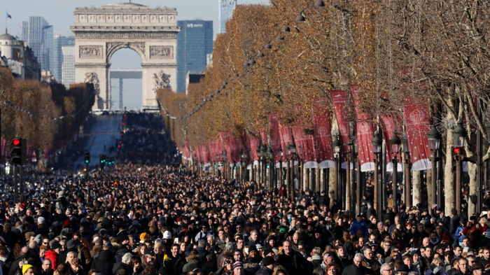 L'hommage populaire du 9 Décembre rendu à Johnny Hallyday sur les Champs Elysées