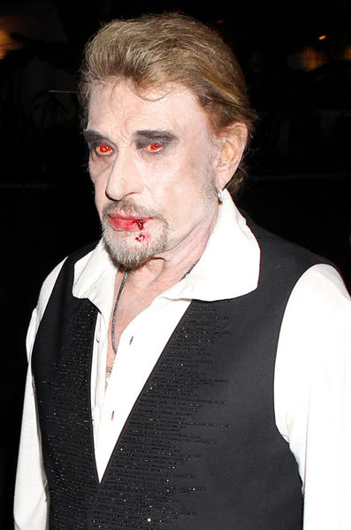 Johnny Hallyday maquillé en Dracula pour Halloween