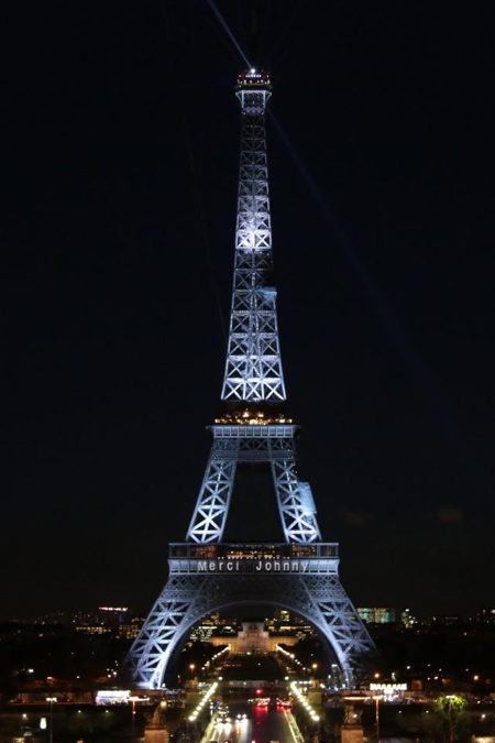 Hommage "Merci Johnny" à la Tour Eiffel