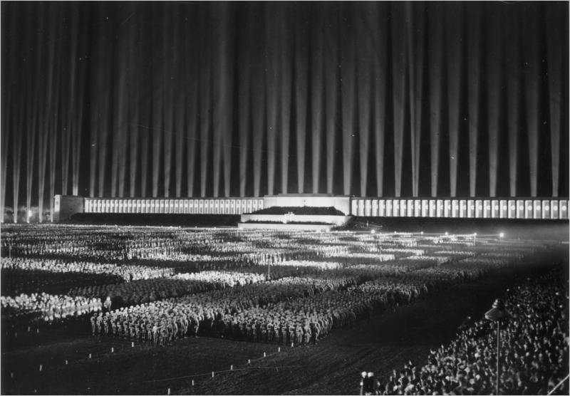 Congrès diurnes et nocturnes sur le "Reichsparteitagsgelände"