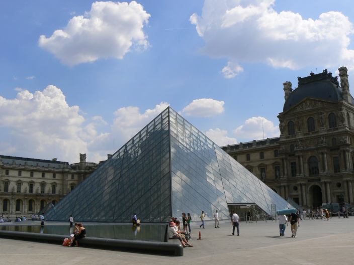 Grande pyramide du Louvre