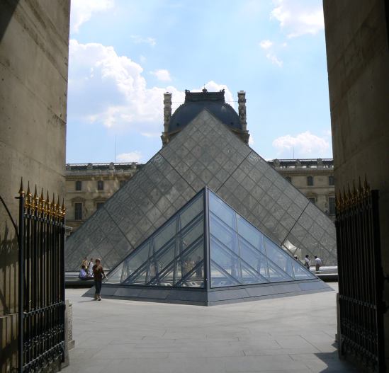 Grande et petite pyramides du Louvre