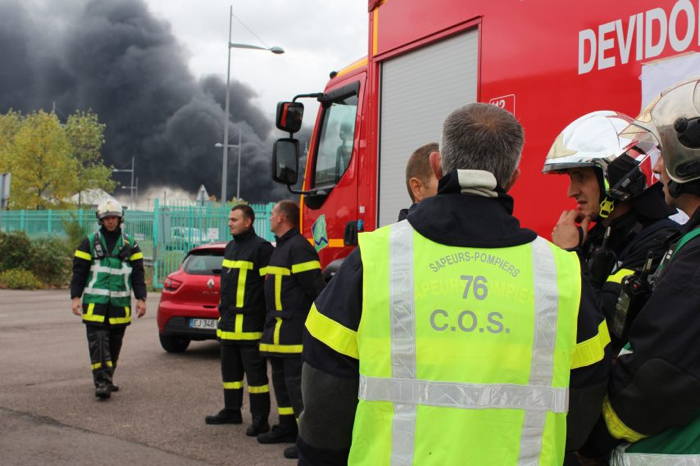 Sapeurs pompiers sur le site Lubrizol