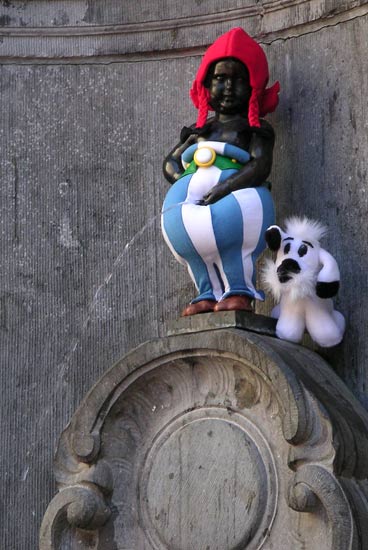 Manneken-Pis en tenue Obelix à Bruxelles