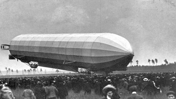 Zeppelin sur le Zeppelinfeld