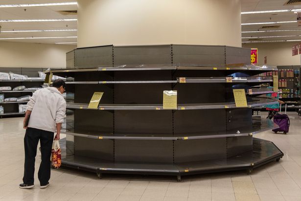 Rayons de super marchés vides