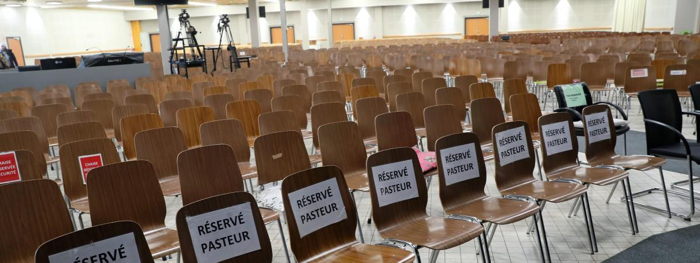 L'intérieur de l'église évangélique de la Porte ouverte chrétienne 