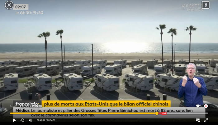 Concentration de camping-cars alignés le long de la Côte Californiène 