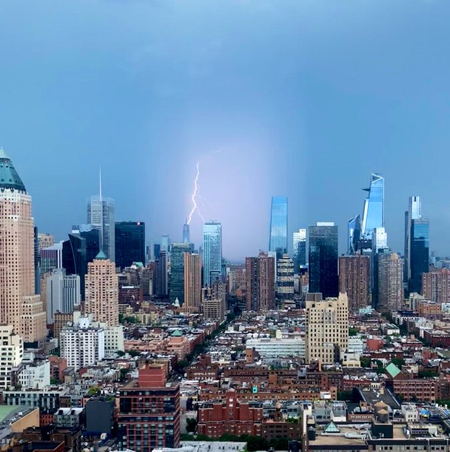 Freedom Tower frappée par la foudre le 1er Juillet 2020