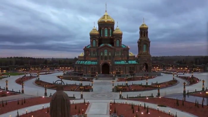 La cathédrale militaire de la Résurrection récemment construite en l’honneur de l’armée russe