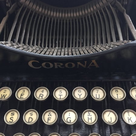 Machine à écrire Corona - Musée Dersou Ouzala