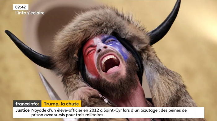 Le "Shaman" Jake Angeli  — Capture d'écran Molotov Franceinfo - 6 Janvier 2021 —