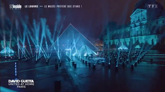 <vide>"United at home"

Concert de David Guetta dans la cour du Louvres