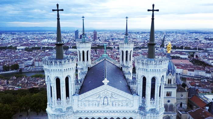 Basilique ["Notre" Dame] de Fourvière vue depuis un drone — Lyon —