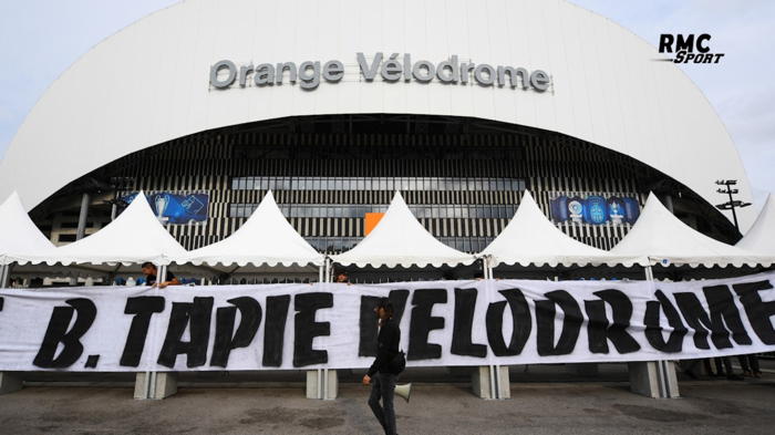 Hommage à B. Tapie au Stade Orande velodrome à Marseille