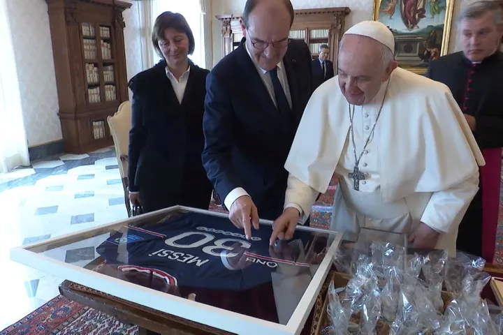 En visite au Vatican, J. Castex  rencontre le pape François