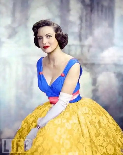 Betty White Crowley, alias Snow white (Blanche-Neige)