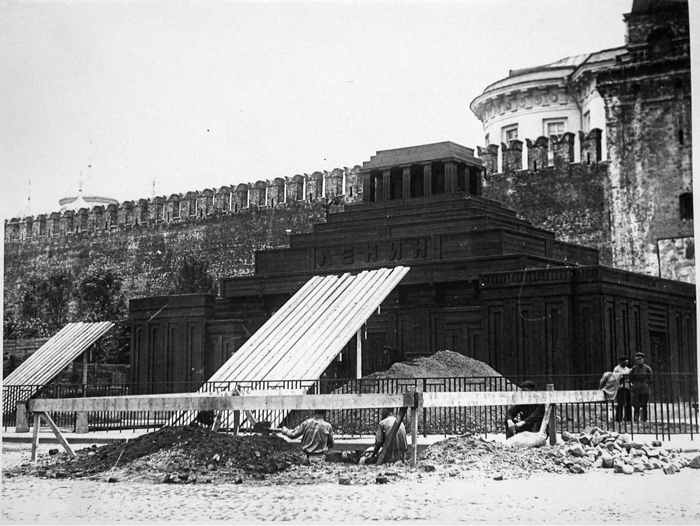 Construction du dernier mausolée de Lenine