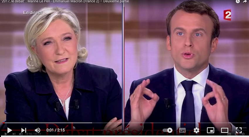 E. Macron flashant le double signal satanique digital 666 pendant le débat en 2017