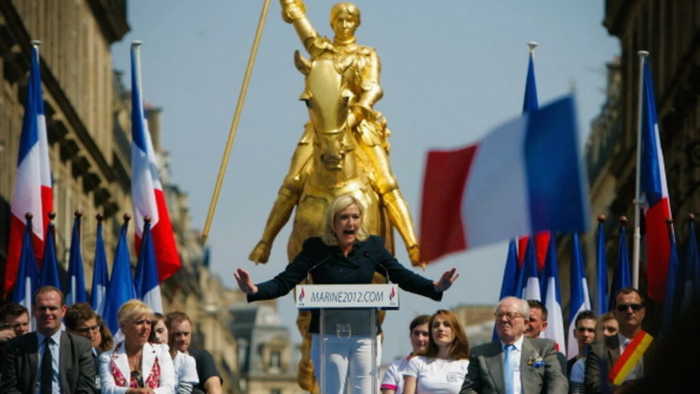 Le traditionnel discours du leader du Front national, ici Marine Le Pen, 

devant la statue de Jeanne d'Arc à Paris, le 1er mai 2011.