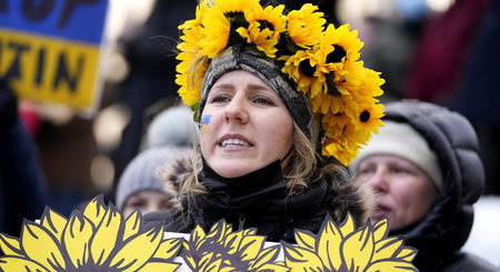 Manifestante à Ottawa, pour afficher sa solidarité envers l'Ukraine. 