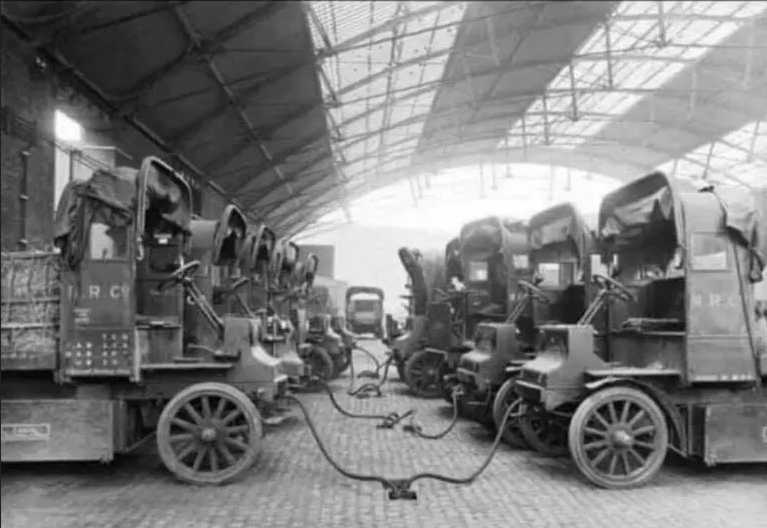 véhicules électriques en phase de rechargementen 1917
