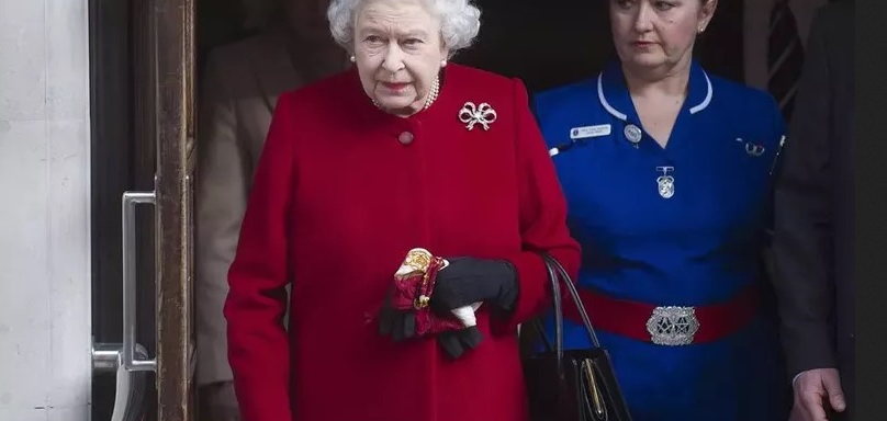 La reine Elizabeth II quittant l'hôpital King Edward VII de Londres