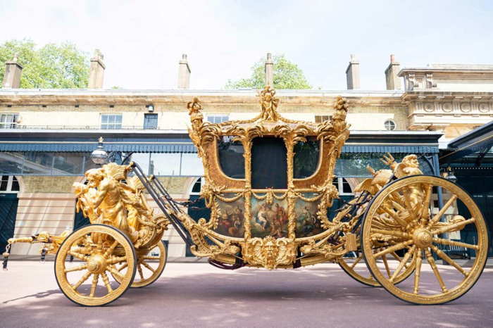 Le Carrosse d'État en or, ou Gold State Coach, est utilisé pour chaque couronnement depuis celui de George IV en 1821.