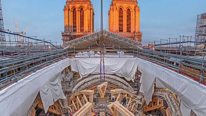 Restauration de la flèche de ND