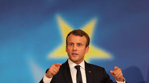 Macron: sur fond de pentagramme