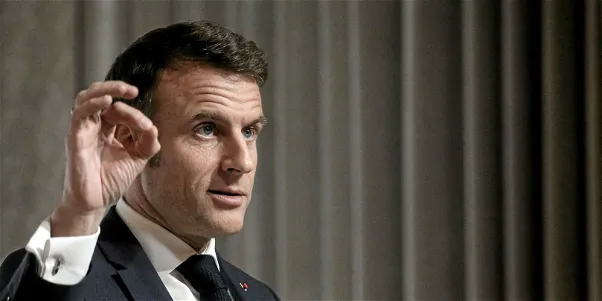 Emmanuel Macron flashant le 666 digital