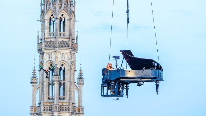 Le vendredi 14 juillet 2023, elle réalise une performance impressionnante à Bruxelles 

en donnant un concert en solo avec son piano à queue suspendue à 40 mètres du sol, 

dans le cadre de l'ouverture de l'Urban Garden de Plaisirs d'Été 

organisé pour la première fois par la ville de Bruxelles