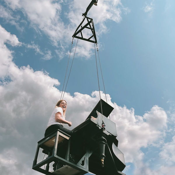 Le vendredi 14 juillet 2023, elle réalise une performance impressionnante à Bruxelles 

en donnant un concert en solo avec son piano à queue suspendue à 40 mètres du sol, 

dans le cadre de l'ouverture de l'Urban Garden de Plaisirs d'Été 

organisé pour la première fois par la ville de Bruxelles