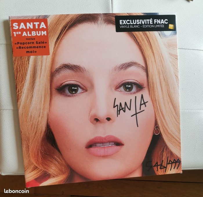Pochette de l'EP de 6 titres de la chanteuse Santa