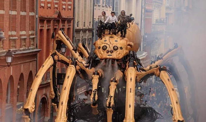 L'araignée

Porte des Ténèbres/Le Gardien du temple: parade de machines organisée sur la ville de Toulouse

