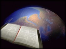 Bible et globe