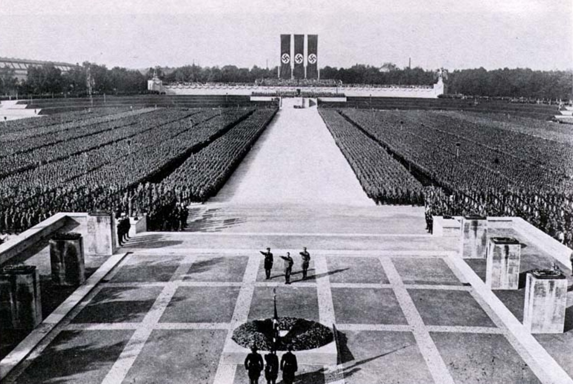 http://www.bibleetnombres.online.fr/images30/hitler_nuremberg.jpg