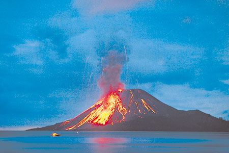 Eruption volcanique en bord de mer