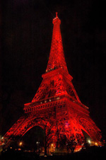 Tour Eiffel illuminée en rouge
