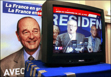 Poste de télévision au QG de J. Chirac