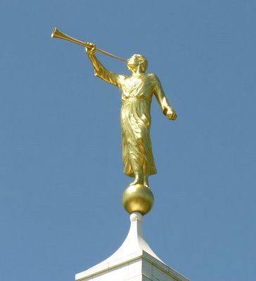 Ange Moroni sur le Temple Mormon du mont Oquirrh