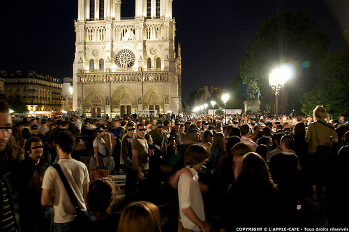 Fans réunis le vendredi 26 Juin au soir pour un Moonwalk géant sur le parvis de Notre-Dame