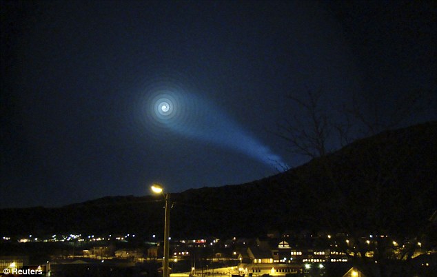 Mystérieux phénomène lumineux apparu dans le ciel nocturne Norvégien au-dessus de Tromso